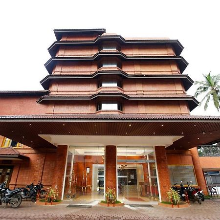 Hotel Park Residency Nilambūr エクステリア 写真