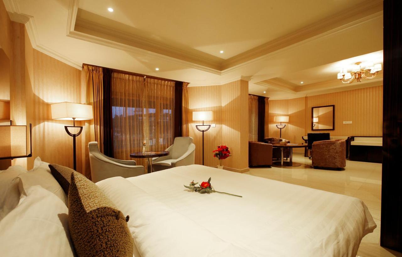 Hotel Park Residency Nilambūr エクステリア 写真