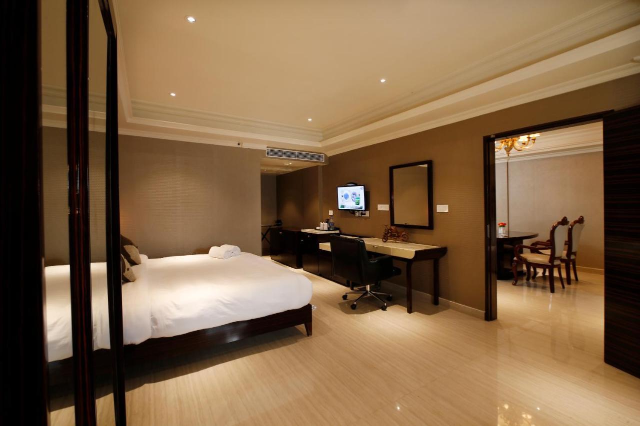 Hotel Park Residency Nilambūr エクステリア 写真