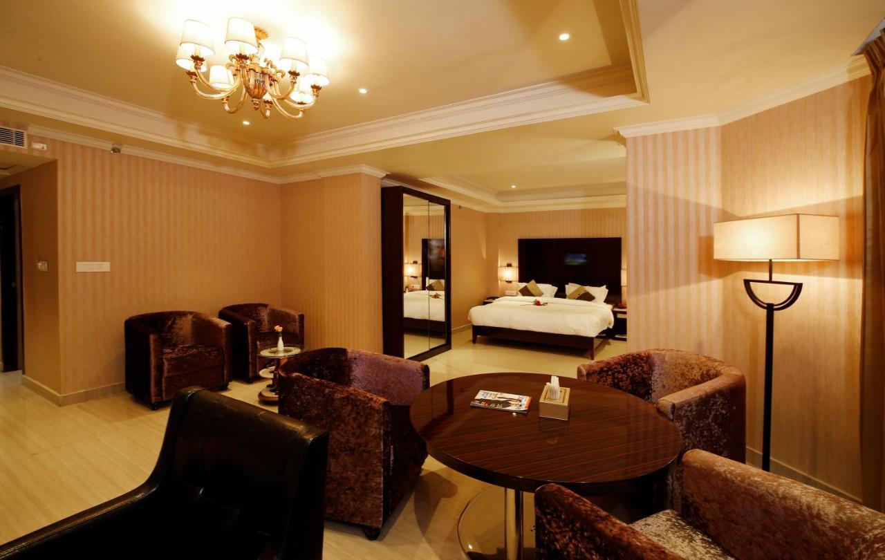Hotel Park Residency Nilambūr エクステリア 写真