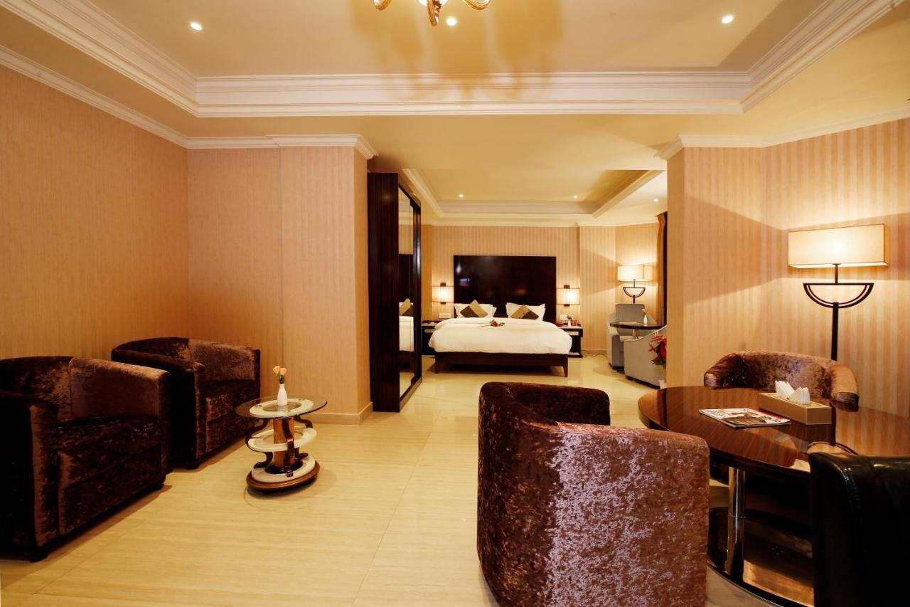 Hotel Park Residency Nilambūr エクステリア 写真