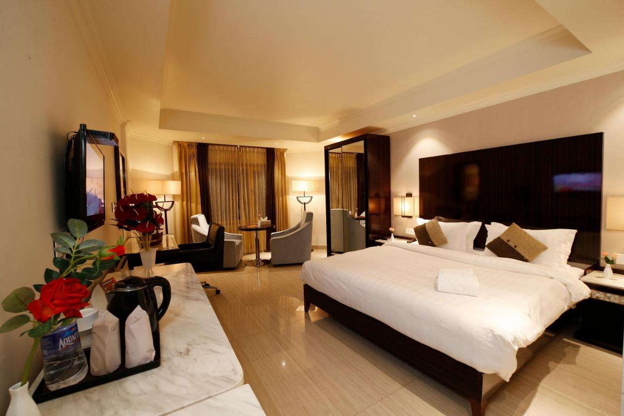 Hotel Park Residency Nilambūr エクステリア 写真