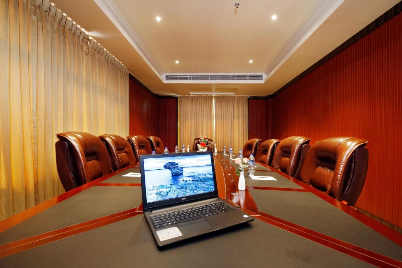 Hotel Park Residency Nilambūr エクステリア 写真