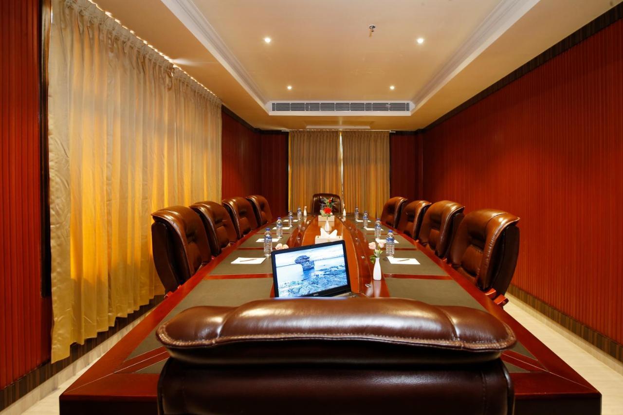 Hotel Park Residency Nilambūr エクステリア 写真